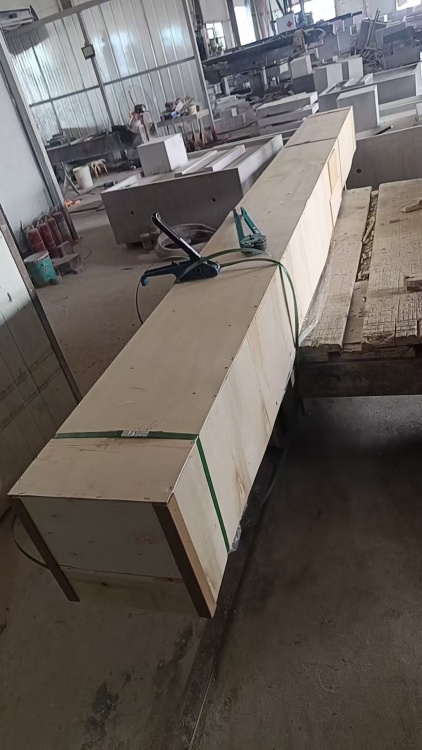 湖州老客戶定做的大理石平臺(tái)4000*300*300mm發(fā)貨通知